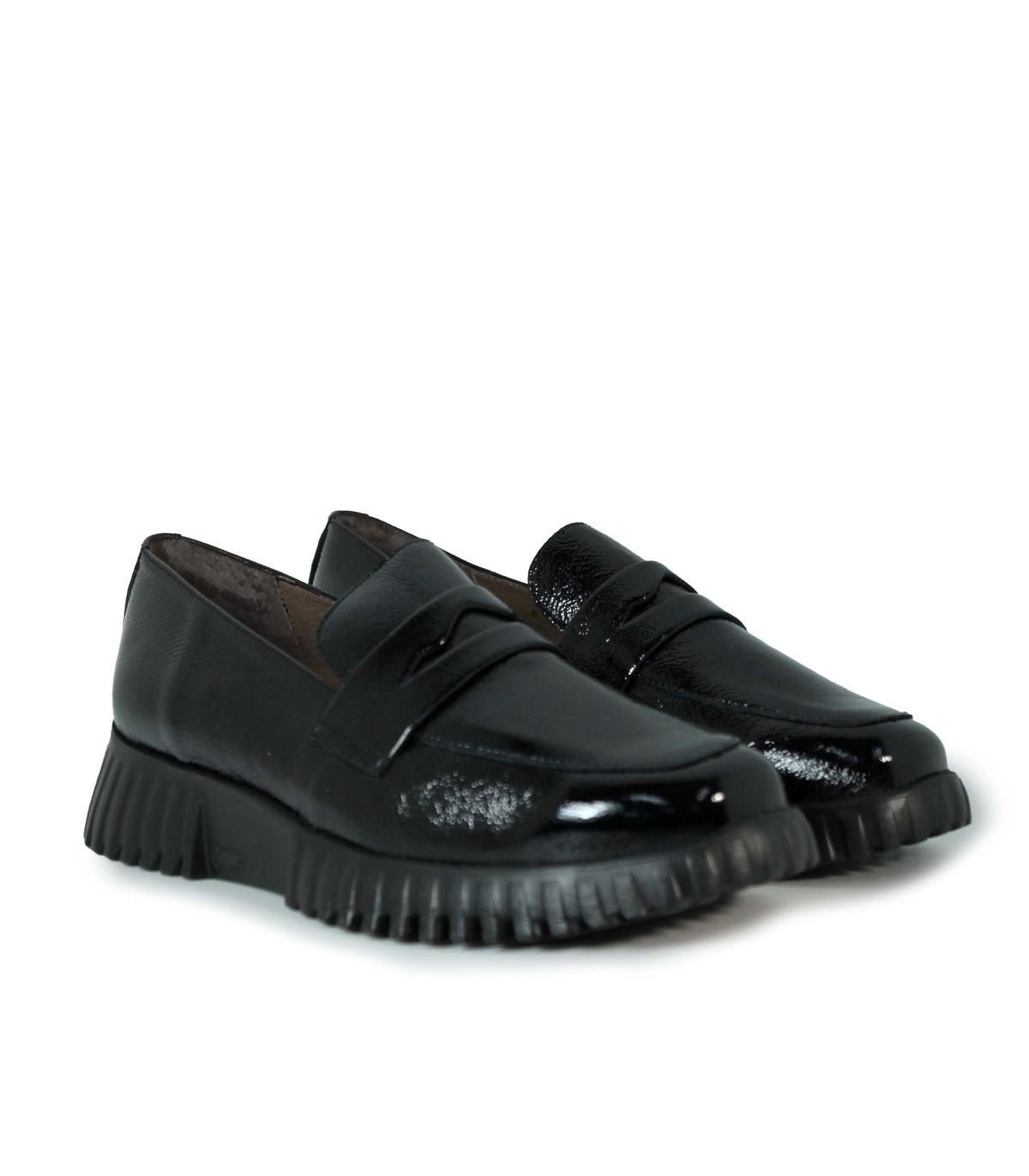A-4402-63604-mocasin-de-charol-sofisticado-wonders-a-4402-negro (1)