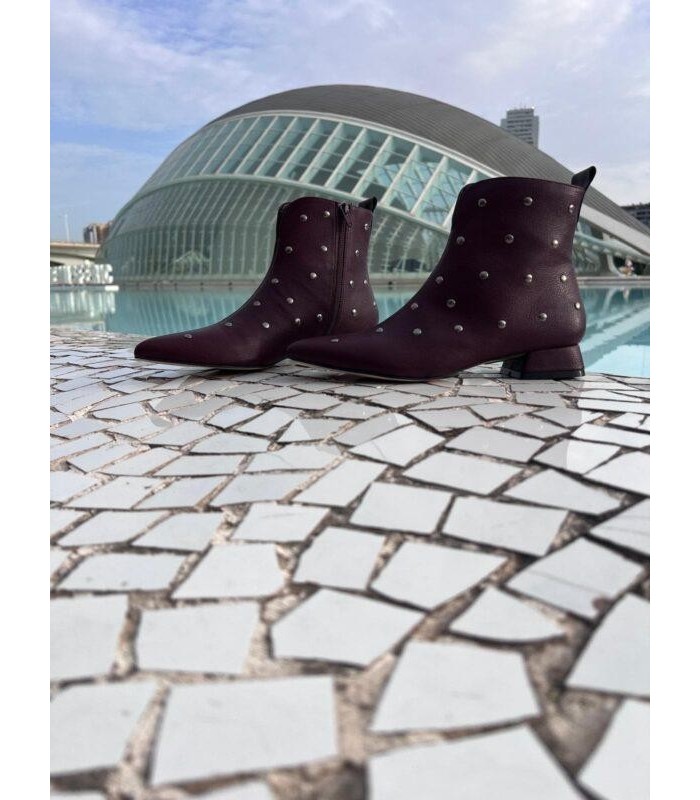 608K127-Botin-Burdeos-Tachas-Azarey-6-600x800